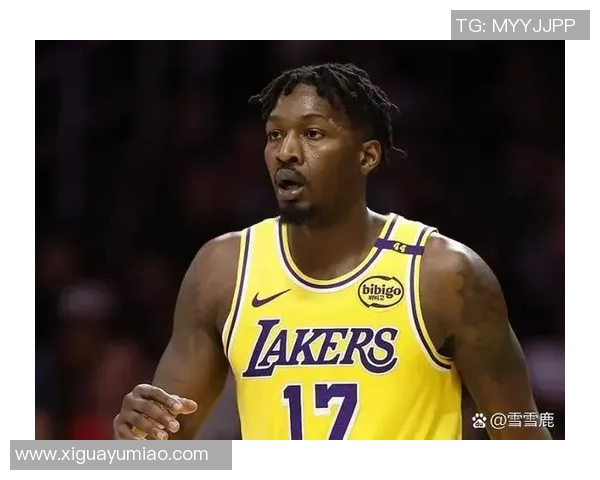 戴维斯在对阵开拓者的比赛中展现中投绝技引发热议